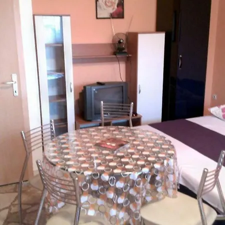 Apartment Studio Apartman Nena *