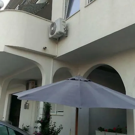 Studio Apartman Nena *