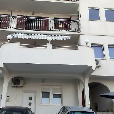 Apartment Studio Apartman Nena