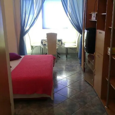 Studio Apartman Nena *
