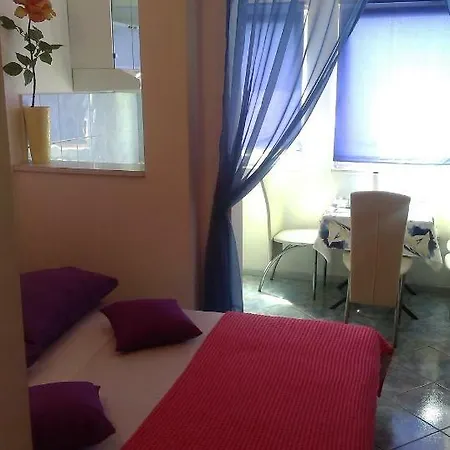 Studio Apartman Nena Apartment *