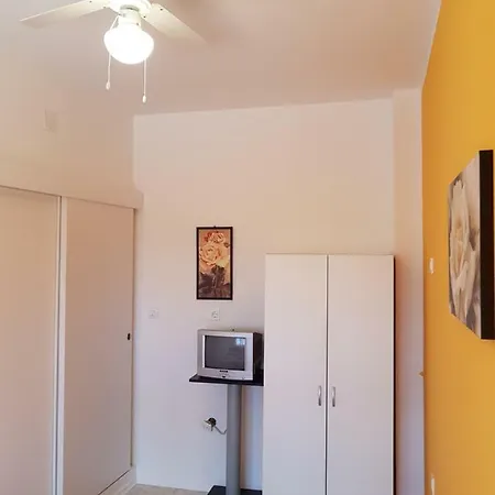 Studio Apartman Nena Apartment Split