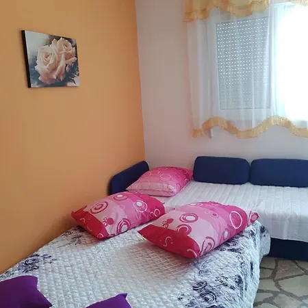 Apartment Studio Apartman Nena