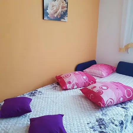 Apartment Studio Apartman Nena